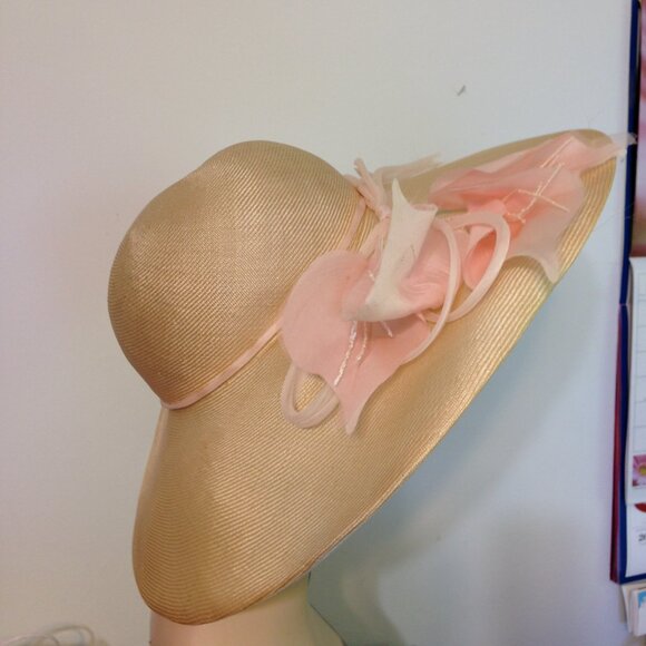 Woman's Vintage Hat by Chapeau Creations designed by Ruth Kropveld - Picture 4 of 6